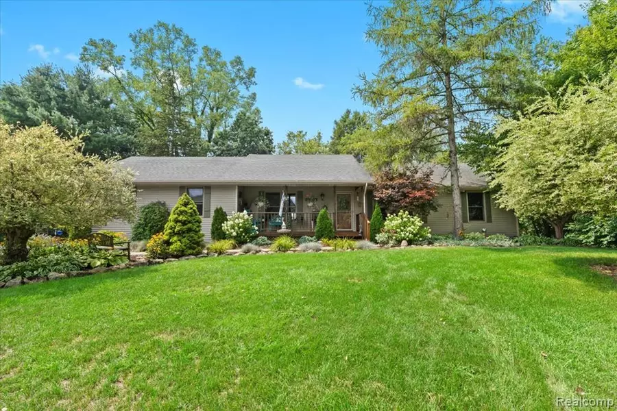 2150 Yorway Drive, Howell, MI 48843