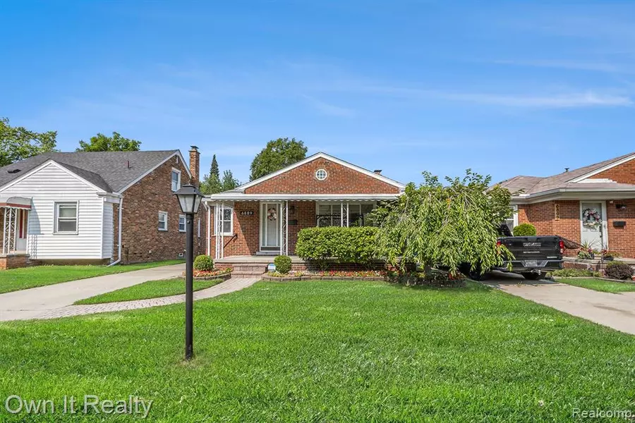 6889 N Vernon Street, Dearborn Heights, MI 48127