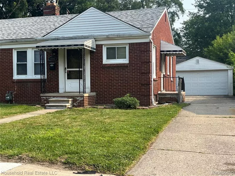 19305 Roscommon Street, Harper Woods, MI 48225