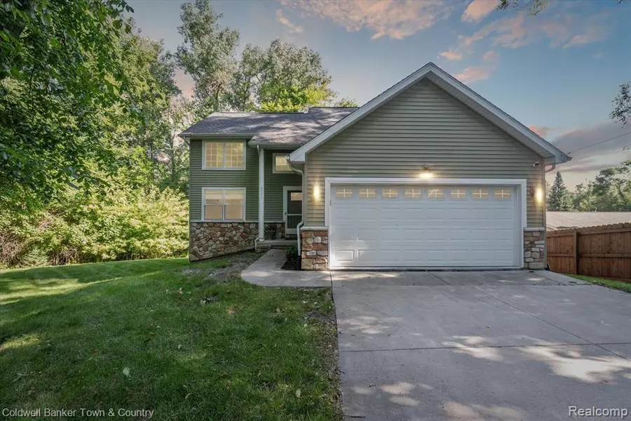 4577 Oaklawn Drive, Hamburg Twp, MI 48169