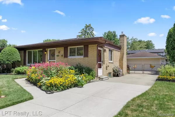 50422 Spruce Drive, Chesterfield Twp, MI 48047