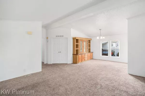 Shelby Twp, MI 48315,49107 CRANBERRY