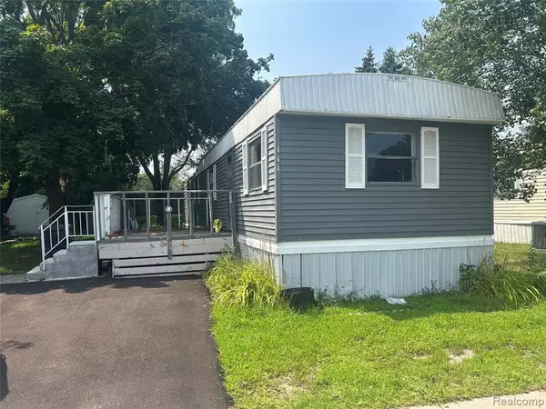 351 N Squirrel Rd #111, Auburn Hills, MI 48326