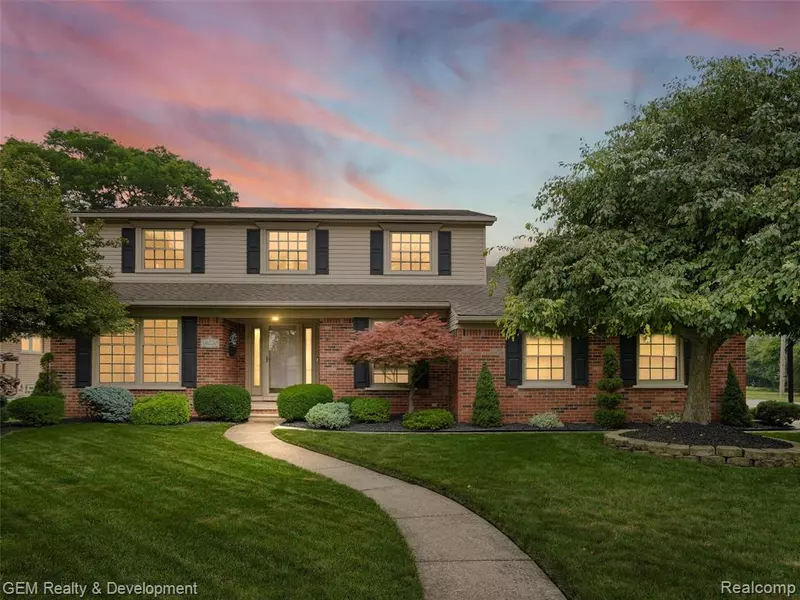 16230 Golfview Street, Livonia, MI 48154