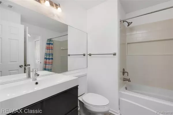 Waterford Twp, MI 48329,4990 Oak Hill Drive 5A 59