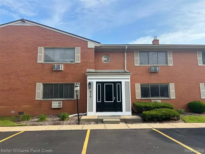 810 PLATE Street 206, Rochester, MI 48307