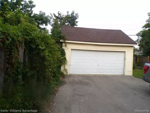 Detroit, MI 48219,16718 Sunderland Road