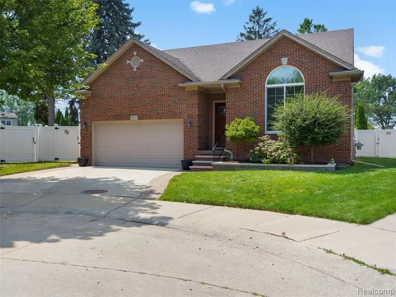 30933 Burberry Drive Drive, Warren, MI 48092