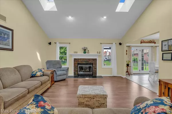 Macomb Twp, MI 48044,21125 Forest Villa Drive