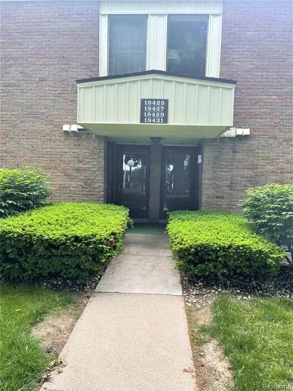 18427 University Park Drive 9, Livonia, MI 48152