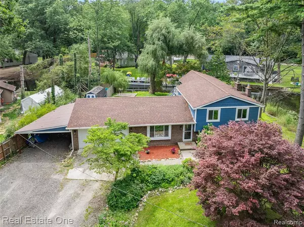 9425 Galatian Drive, Hamburg Twp, MI 48189