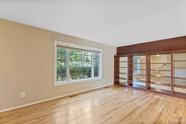 Bloomfield Hills, MI 48304,3610 South Boulevard