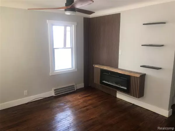 Detroit, MI 48219,18708 Greenview Avenue