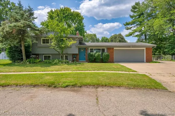 2646 Pinto Drive, Commerce Twp, MI 48382