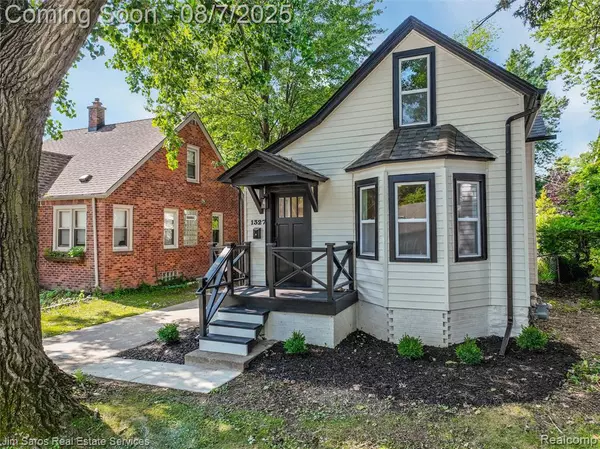 1327 Anita Avenue, Grosse Pointe Woods, MI 48236