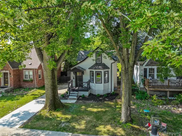 Grosse Pointe Woods, MI 48236,1327 Anita Avenue