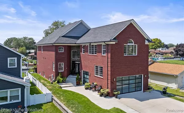 41245 Belvidere Street, Harrison Twp, MI 48045