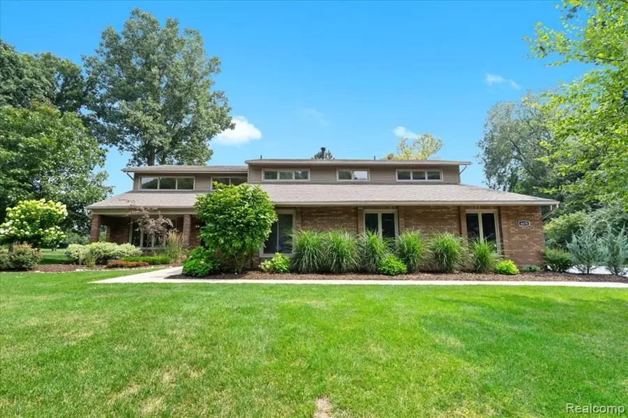 6678 Johnathon Drive, Troy, MI 48098