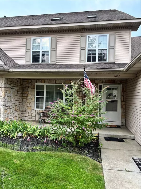 602 Fenton Commons Lane 2, Fenton, MI 48430