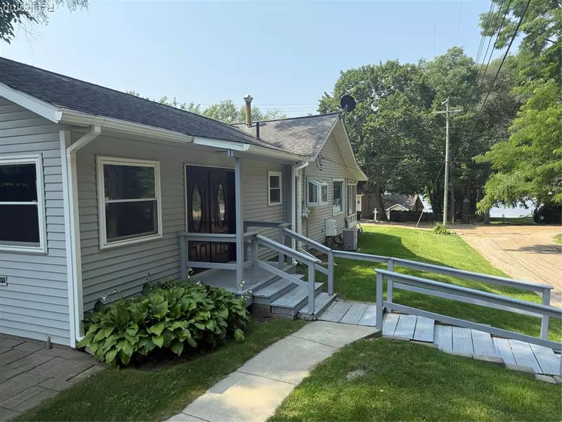 5905 Fonda Lake Drive, Brighton Twp, MI 48116