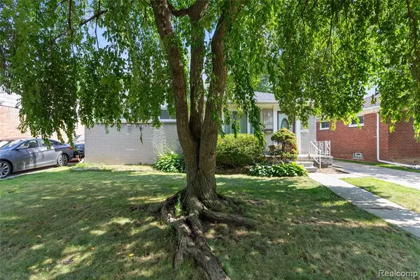 19445 Woodmont Street, Harper Woods, MI 48225