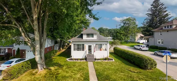2037 Saint Clair River Drive, Algonac, MI 48001