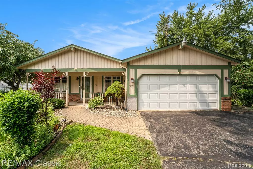 Commerce Twp, MI 48382,3801 Cheryl Drive