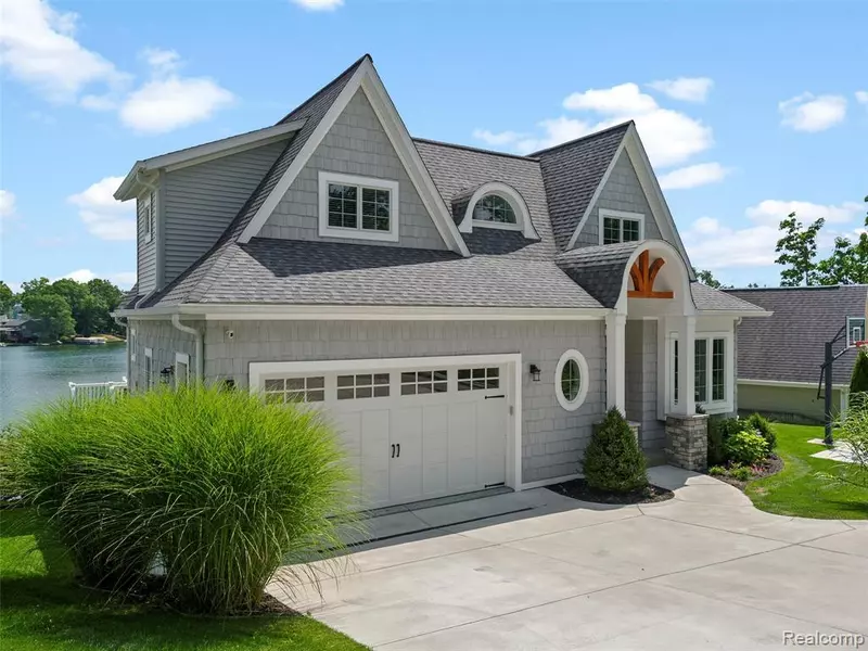 16229 Knobhill Drive, Linden, MI 48451