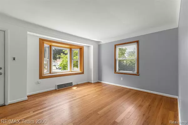 Dearborn, MI 48124,24170 Chicago Street