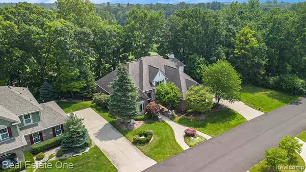 271 Greenan Lane, Orion Twp, MI 48362