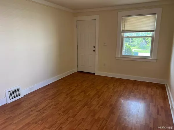 Hazel Park, MI 48030,423 E MILTON Avenue