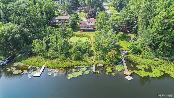 West Bloomfield Twp, MI 48323,5690 Glen Eagles Drive