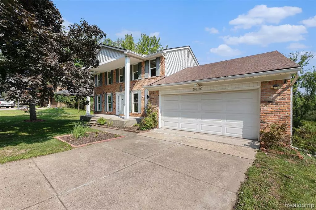 West Bloomfield Twp, MI 48323,5690 Glen Eagles Drive