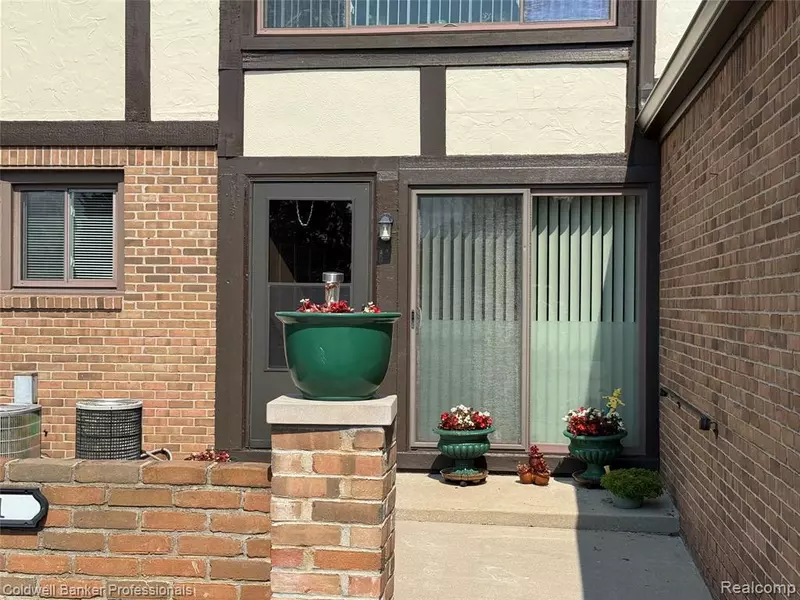 311 Country Club Drive, St. Clair Shores, MI 48082