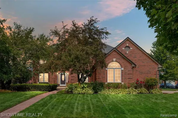 18563 Cracklewood Drive, Macomb Twp, MI 48042