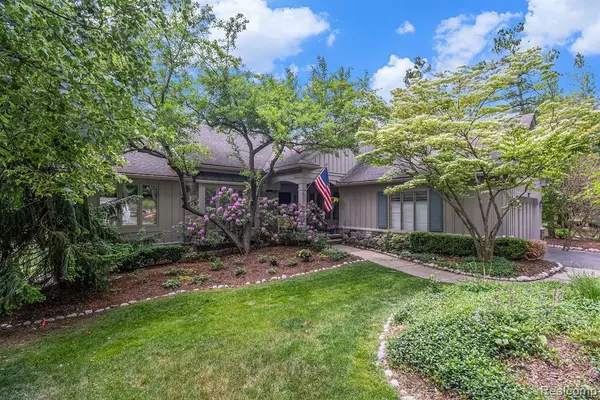 West Bloomfield Twp, MI 48323,4825 Mirror Lake Drive