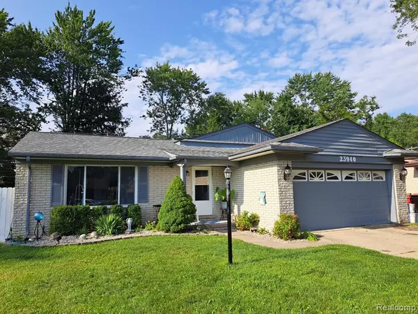 23940 Edinburgh Street, Southfield, MI 48033