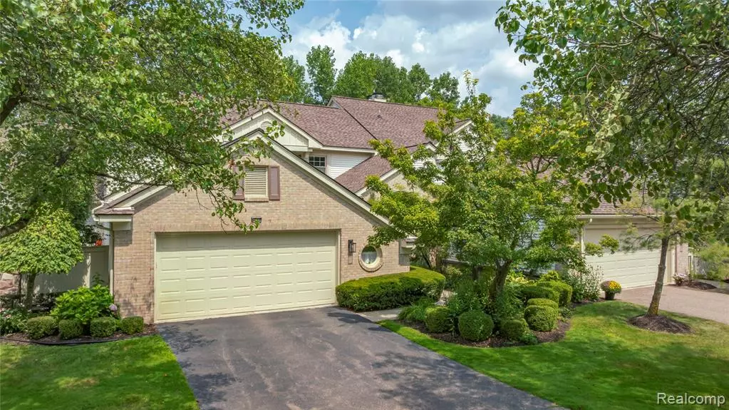 7277 Simsbury Drive, West Bloomfield Twp, MI 48322