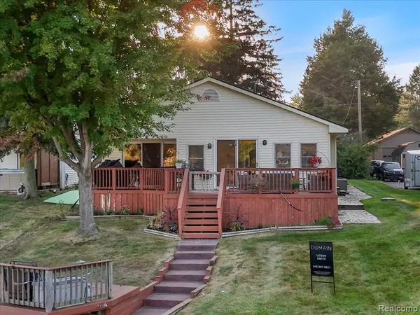 Brighton Twp, MI 48114,8437 WOODLAND SHORE Drive