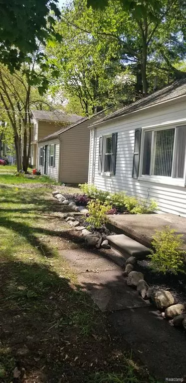 Southfield, MI 48075,20450 MIDWAY Avenue