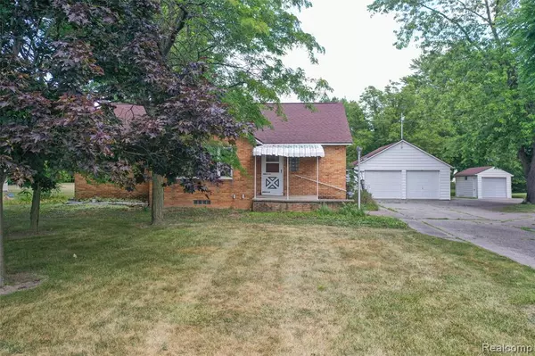 430 N Center Road, Saginaw, MI 48638