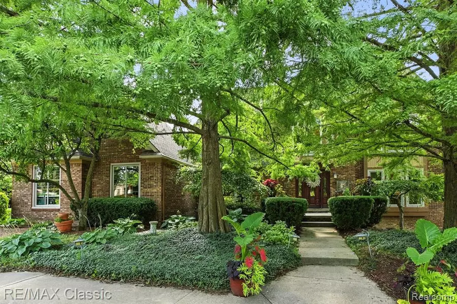 13507 Westbrook Road, Plymouth, MI 48170