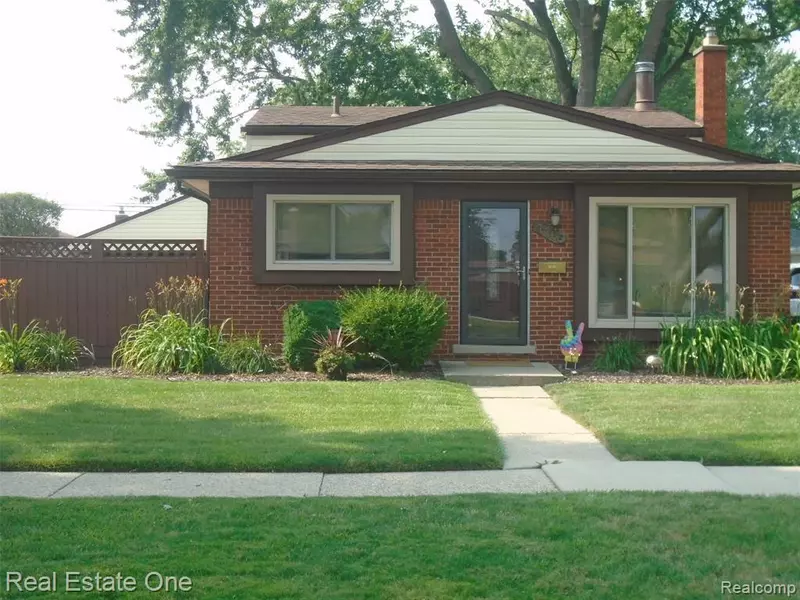 16360 Charleston Street, Roseville, MI 48066