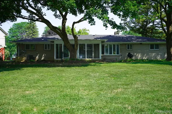Waterford Twp, MI 48328,2949 Lacota Road