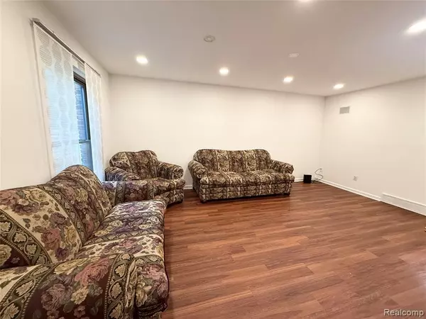 Troy, MI 48085,5168 Fedora Drive