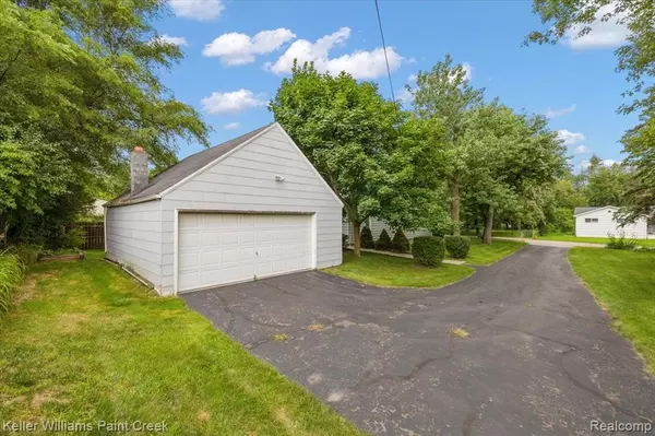 Waterford Twp, MI 48328,1124 Holbrook Avenue