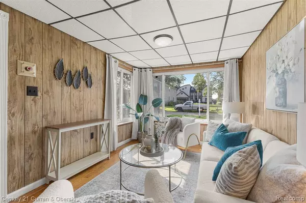 West Bloomfield Twp, MI 48324,4900 Lakeview Avenue