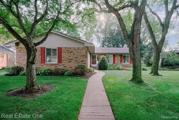 5552 Larkins Drive, Troy, MI 48085