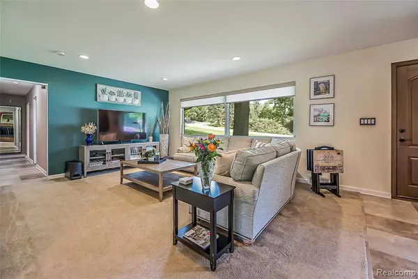 West Bloomfield Twp, MI 48322,4990 Broomfield Lane