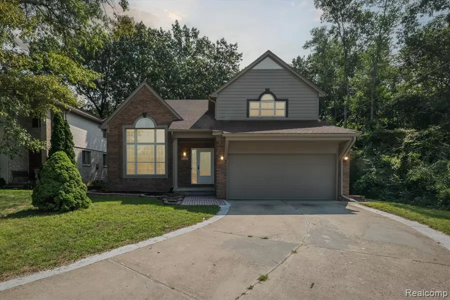 8802 Parkside Drive, Livonia, MI 48150